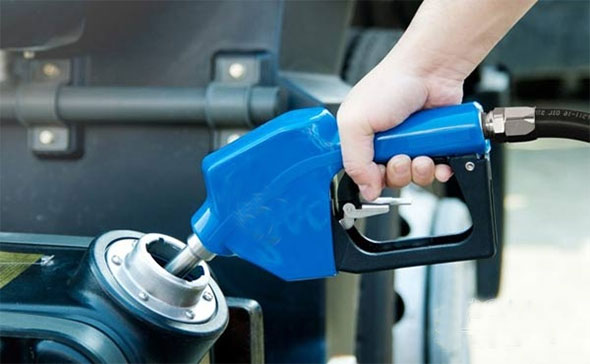 車用(yong)尿素加注(zhù)時需防雜(zá)質防溢出(chū)