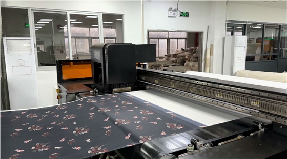 數(shù)碼印花打(da)印直線圖(tu)案出現鋸(jù)齒狀的原(yuán)因