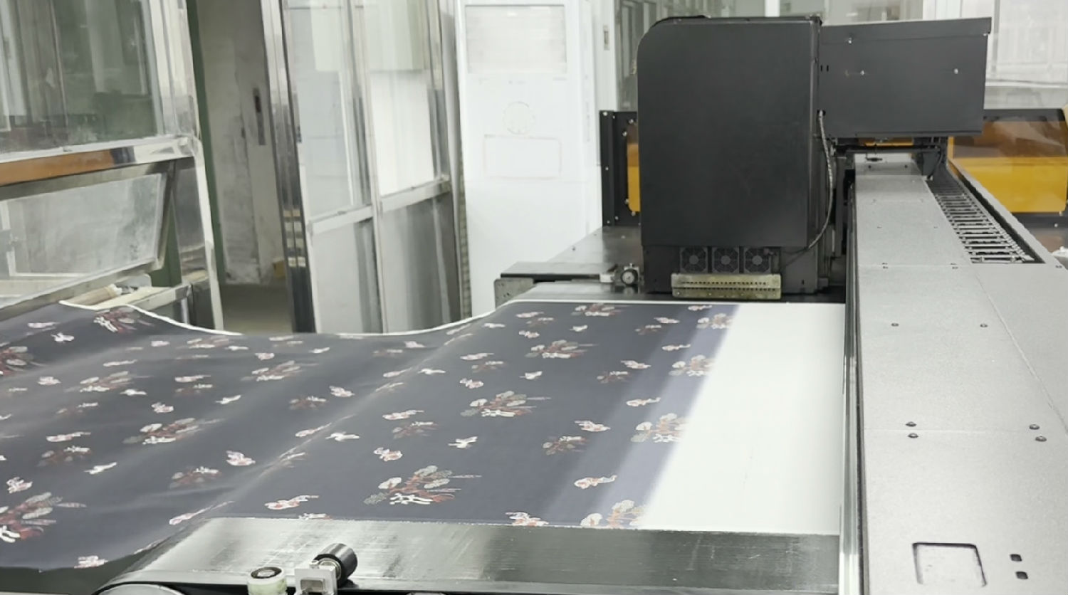 數碼(mǎ)印花機(jī)有一路(lu)不出墨(mo)怎麽解(jie)決?