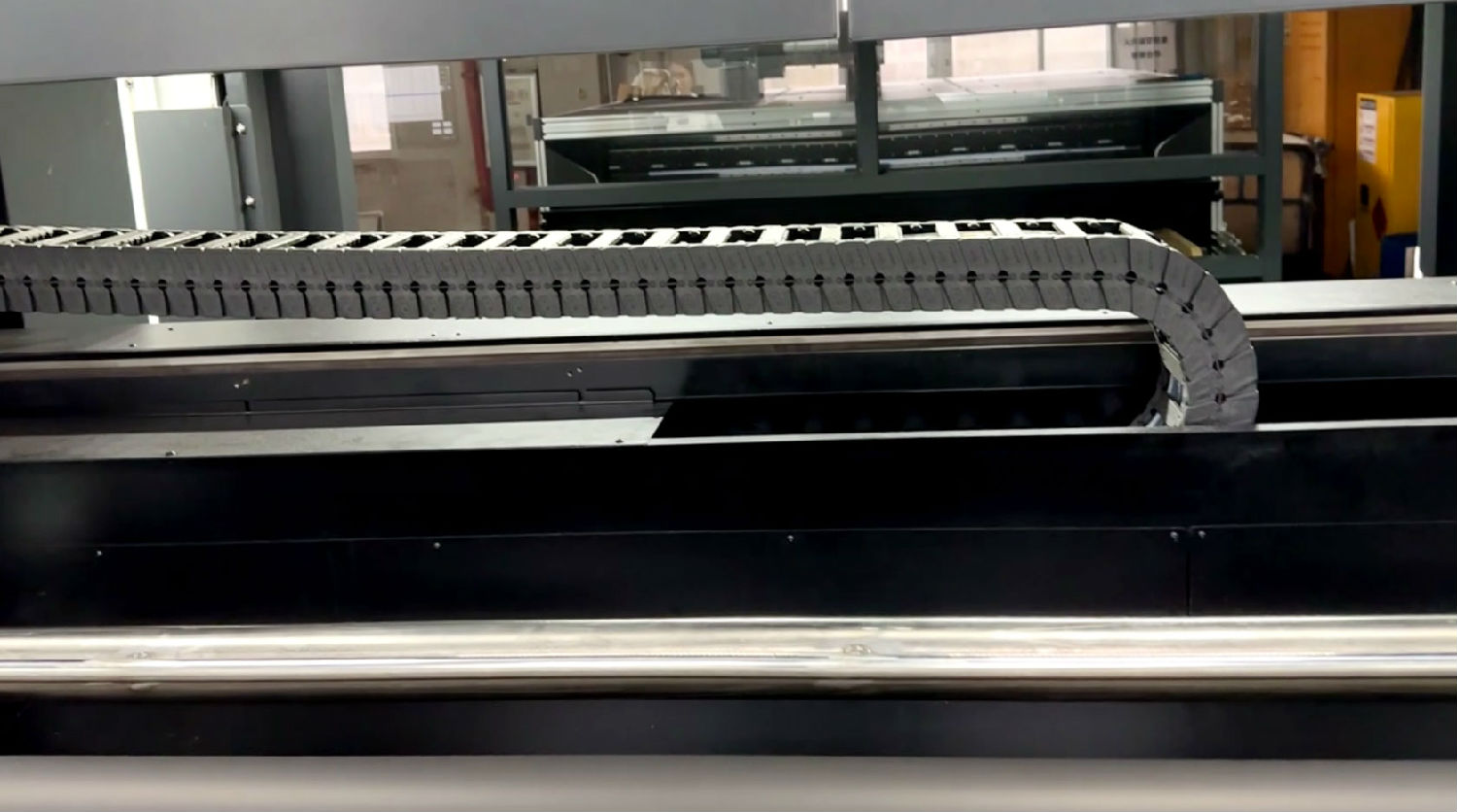 如(rú)何判斷數碼印花(hua)機的導軌是否需(xu)要更換？